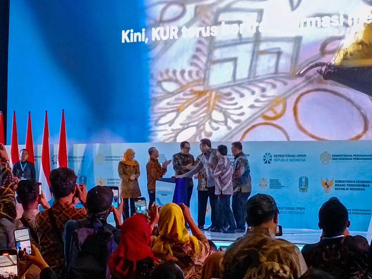 ThumbnailAkad Massal KUR 800 Ribu Debitur, Pemerintah Dorong Akselerasi Ekonomi Rakyat dari Surabaya Akad Massal KUR 800 Ribu Debitur, Pemerintah Dorong Akselerasi Ekonomi Rakyat dari Surabaya