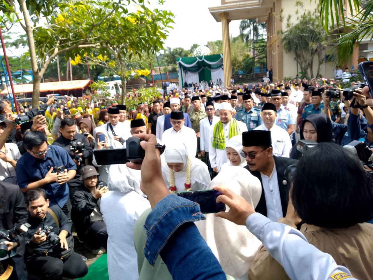 ThumbnailHSN 2025, Khofifah: Santri dan Pesantren Penjaga NKRI dan Penentu Peradaban Dunia HSN 2025, Khofifah: Santri dan Pesantren Penjaga NKRI dan Penentu Peradaban Dunia