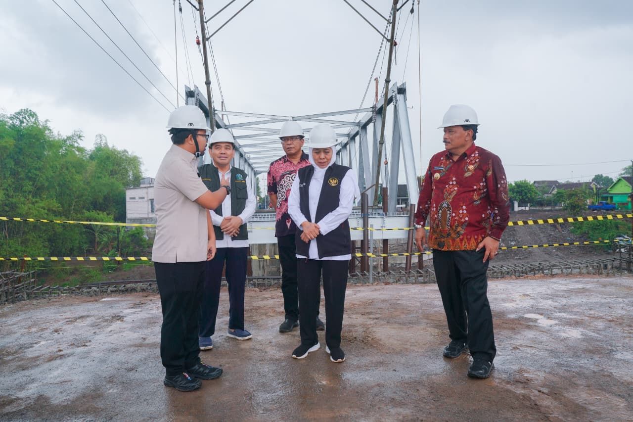 ThumbnailRekonstruksi, Khofifah: Jembatan Kutorejo Nganjuk Dibuka November 2025 Rekonstruksi, Khofifah: Jembatan Kutorejo Nganjuk Dibuka November 2025