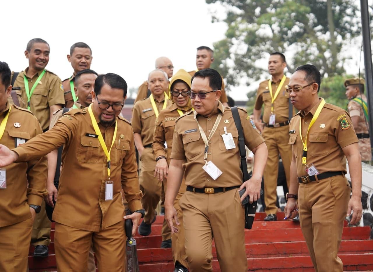 ThumbnailAntisipasi TKD Rp 2,8 T Dipangkas, Sekdaprov Usulkan Program Rp 10 T ke Pusat Antisipasi TKD Rp 2,8 T Dipangkas, Sekdaprov Usulkan Program Rp 10 T ke Pusat