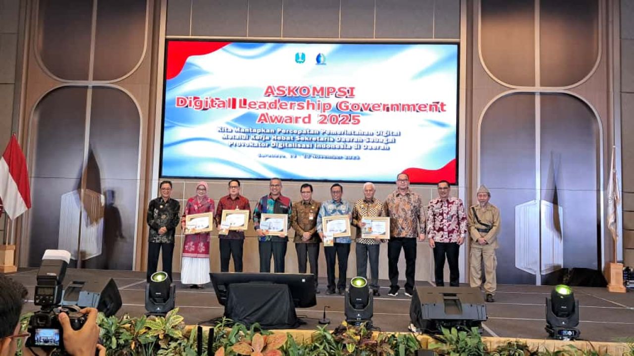 Sekdaprov Jatim Adhy Karyono Raih ADLG Award, Bukti Transformasi Birokrasi Sudah On The Track