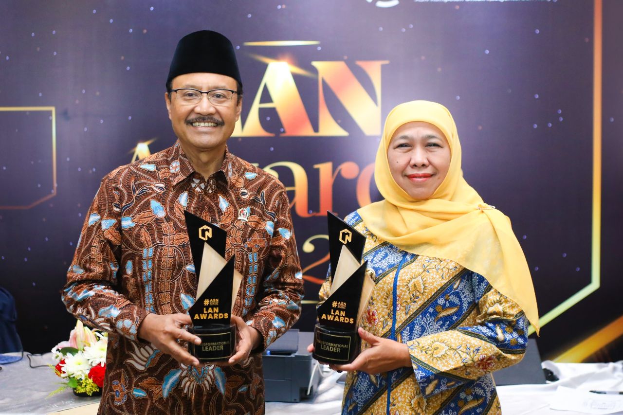 Khofifah Dinobatkan Sebagai Transformational Leader pada LAN Awards 2025
