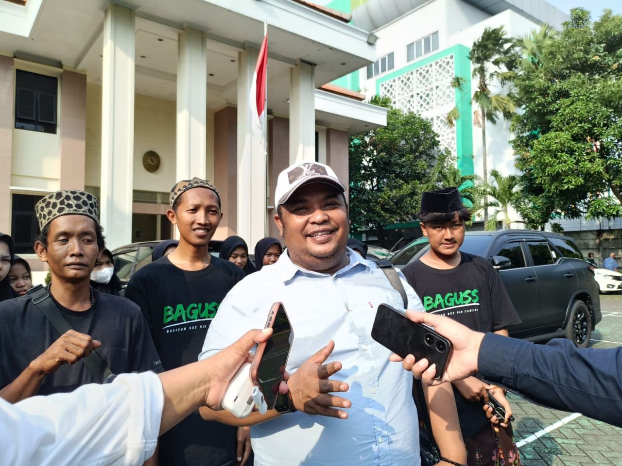 Solidaritas Barisan Gus-Santri Beri Dukungan Moral ke Khofifah: Beliau Kuat!