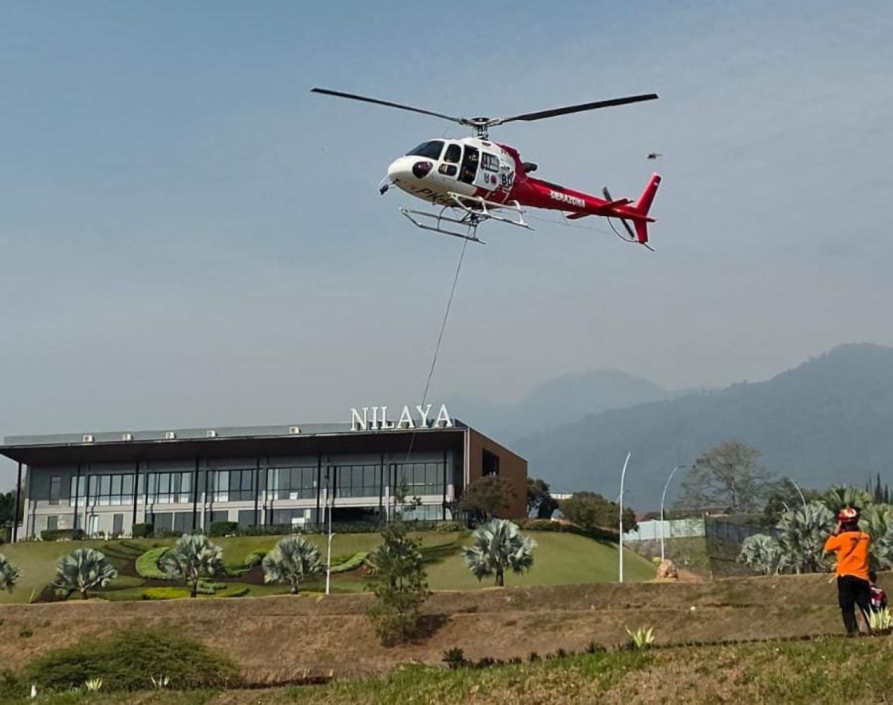 Bromo-Lawu Padam, BPBD Jatim Gencarkan Water Bombing di Gunung Buthak dan Gunung Kawinajang